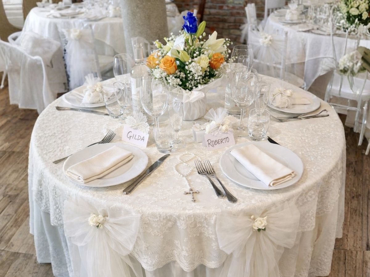 Allestimento tavoli comunione