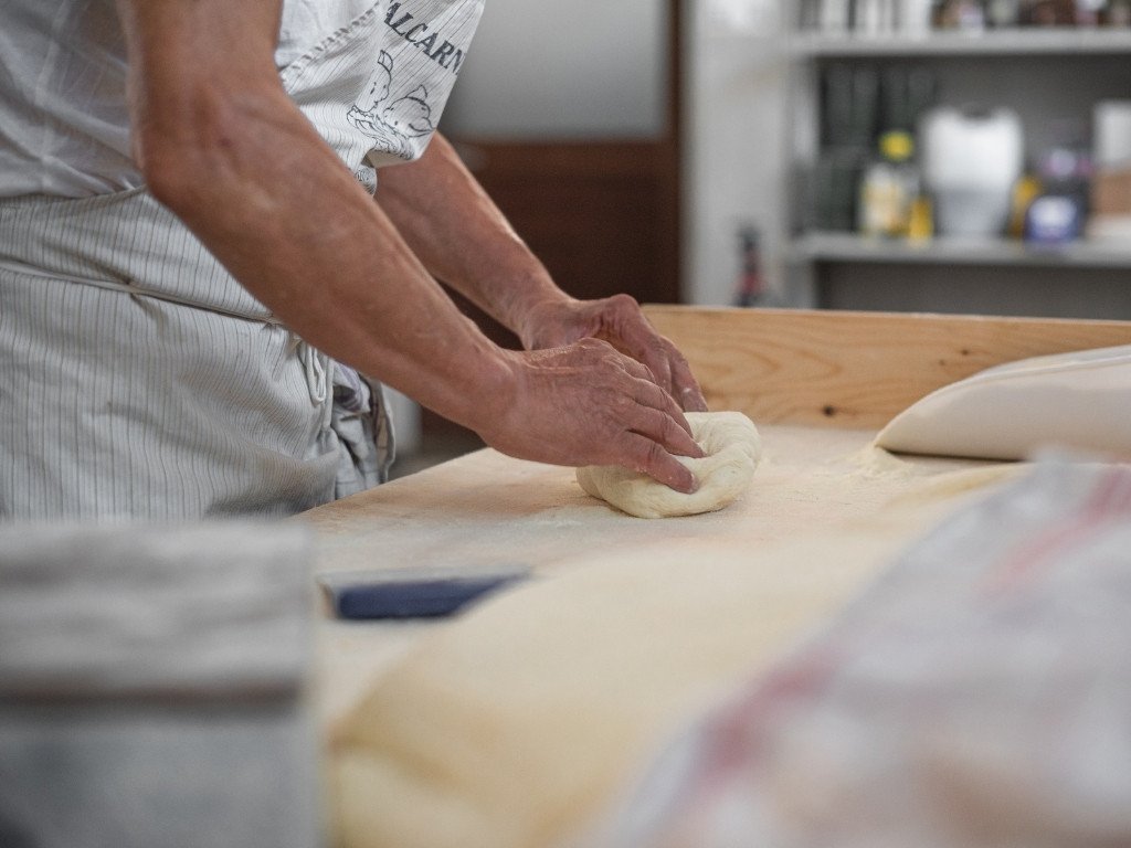 Preparazione di un piatto in cucina